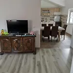 شقة Ns *